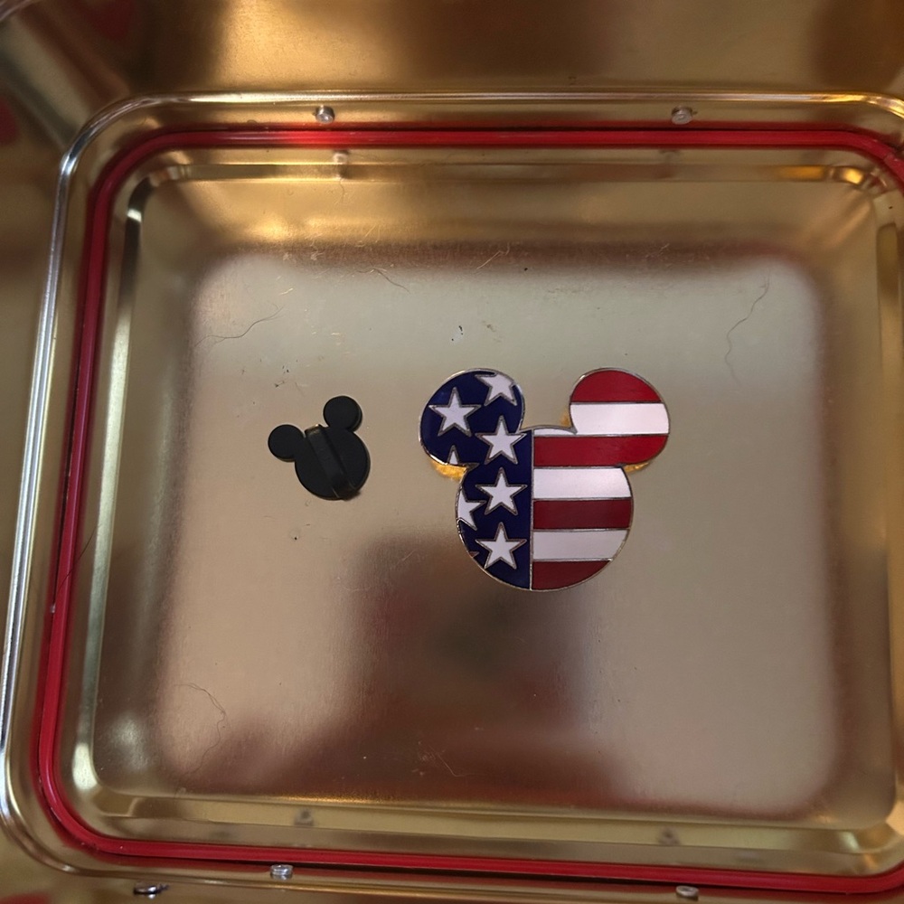 Micky Mouse Head flag pin- USA